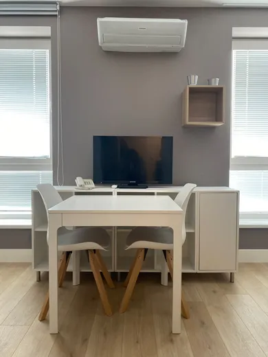 Na prenájom 1-izbový byt, 25 m², Bratislava-Staré Mesto, Mýtna