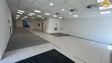 Na prenájom komerčné, 200 m², Prievidza, Námestie Slobody