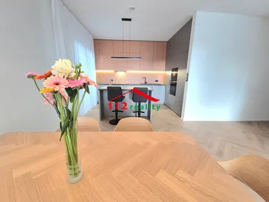 Na prenájom 4-izbový byt, 130 m², Bratislava-Nové Mesto, Royova