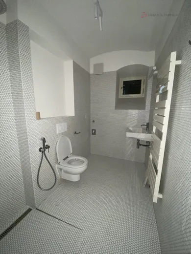 Na prenájom 1-izbový byt, 41 m², Bratislava-Staré Mesto, Vansovej