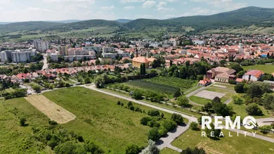 Na predaj pozemok, Modra