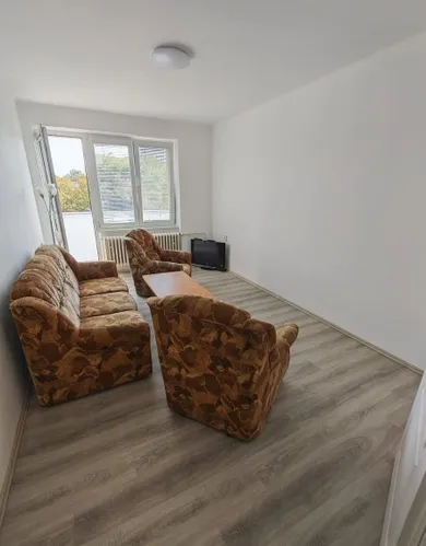 Na prenájom 3-izbový byt, 65 m², Bratislava-Ružinov, Poludníková
