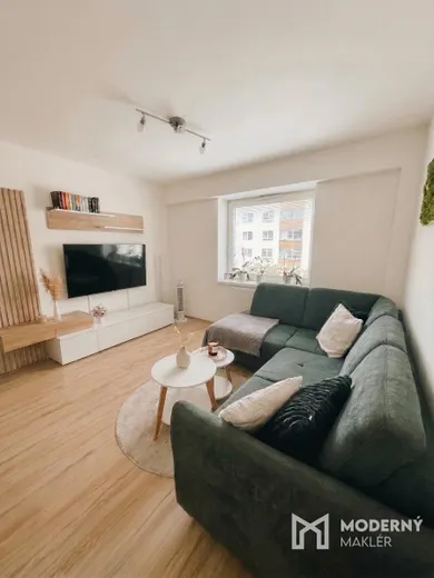 Na prenájom 2-izbový byt, 40 m², Bratislava-Nové Mesto, Odborárska