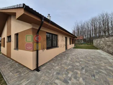 Domy na prenájom, Nitra · €1 601