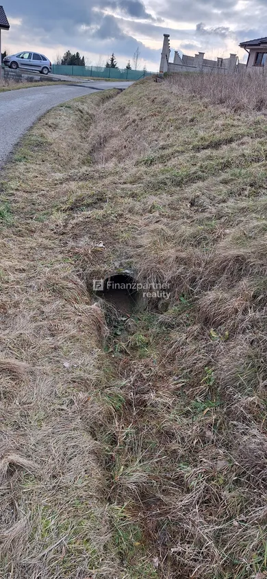 Na predaj pozemok, Brestovec