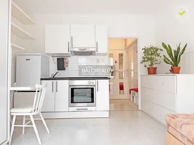 Mieszkania na sprzedaż, 1-pokojowe, Komárno · €62 000