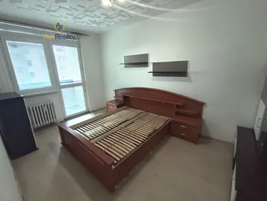 Na prenájom 3-izbový byt, 61 m², Nové Zámky