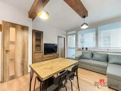 Na prenájom 2-izbový byt, 35 m², Bratislava-Staré Mesto, Kozia