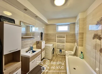 Na predaj dom, 200 m², Komjatice