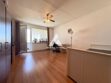 Na predaj 3-izbový byt, 77 m², Bratislava-Petržalka, Znievska