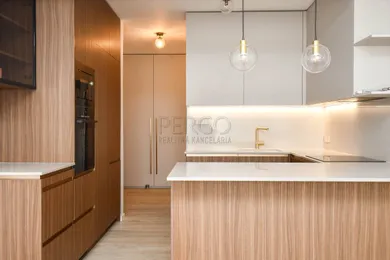 Квартиры в аренду, 4-комнатные, Bratislava-Staré Mesto · €1 600
