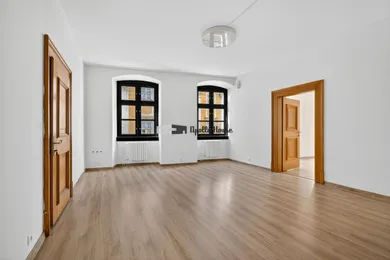 Na prenájom komerčné, 42 m², Bratislava-Staré Mesto, Michalská