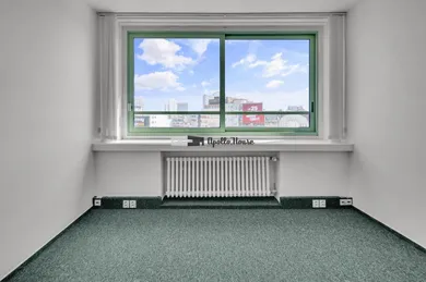 Na prenájom komerčné, 208 m², Bratislava-Staré Mesto, Námestie SNP