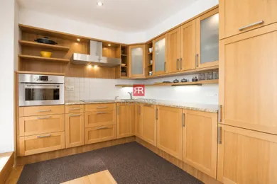 Na prenájom 2-izbový byt, 62 m², Bratislava-Staré Mesto, Medená