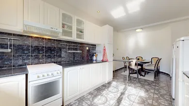 Na prenájom 4-izbový byt, 95 m², Pezinok, Dobšinského