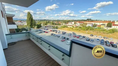 Mieszkania na wynajem, 3-pokojowe, Zvolen · €1200