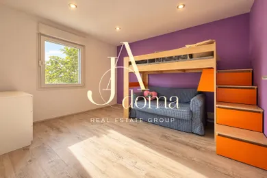 Na predaj 4-izbový byt, 80 m², Kráľová pri Senci