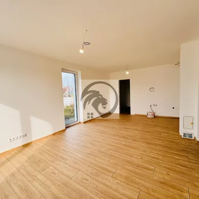 Na prenájom 4-izbový dom, 108 m², Hronské Kosihy