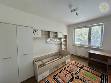 Na prenájom 3-izbový byt, 71 m², Prievidza