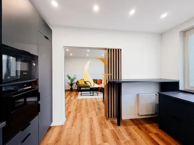 Na predaj 4-izbový byt, 85 m², Bratislava-Petržalka, Planckova