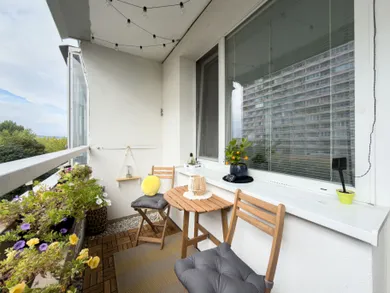 Na prenájom 2-izbový byt, 42 m², Bratislava-Petržalka, Šustekova