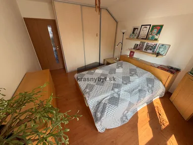 Na predaj 5-izbový dom, 223 m², Miloslavov, Chmeľová