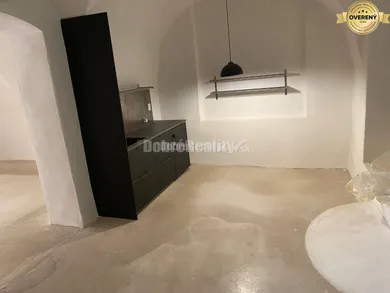 Na prenájom komerčné, 94 m², Banská Štiavnica, Andreja Kmeťa