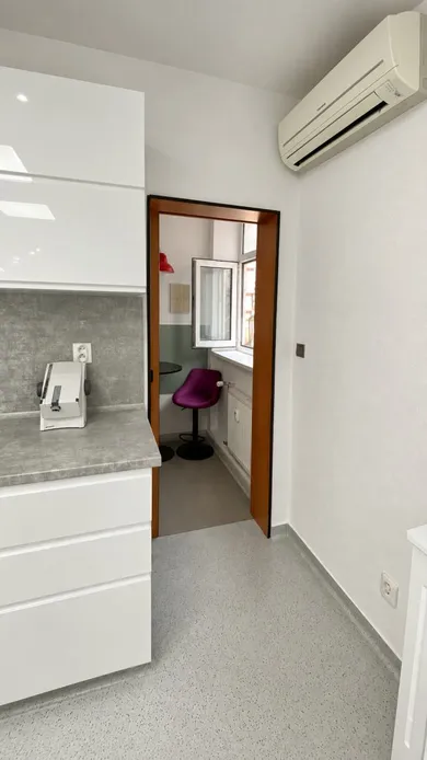 Na prenájom komerčné, 32 m², Bratislava-Staré Mesto