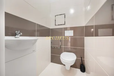 Na predaj 2-izbový byt, 70 m², Bratislava-Nové Mesto, Robotnícka