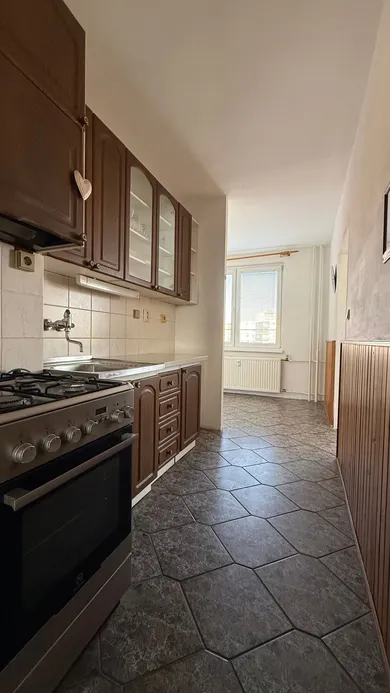 Na predaj 3-izbový byt, 67 m², Levice