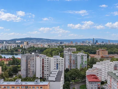 Na predaj 3-izbový byt, 70 m², Bratislava-Petržalka, Humenské námestie
