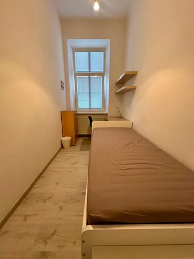 Na prenájom 2-izbový byt, 54 m², Bratislava-Staré Mesto, Moskovská