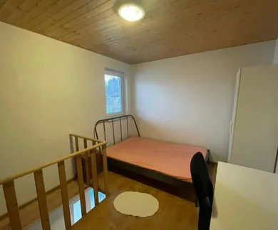 Na prenájom 2-izbový byt, 35 m², Bratislava-Ružinov, Hrachová