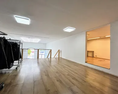 Na prenájom komerčné, 194 m², Nitra, Mostná