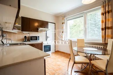 Na predaj 4-izbový byt, 100 m², Kežmarok