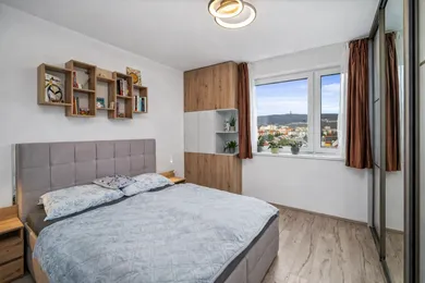 Na prenájom 2-izbový byt, 55 m², Bratislava-Nové Mesto, Vajnorská