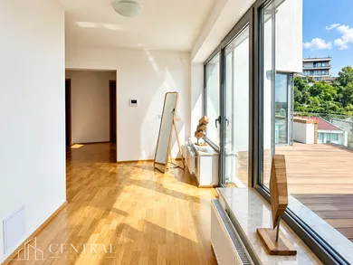 Na prenájom 4-izbový byt, 125 m², Bratislava-Staré Mesto