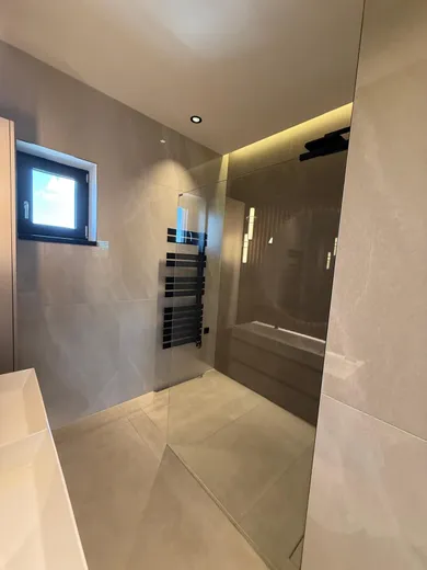 Na predaj 3-izbový byt, 93 m², Nové Zámky, Komárňanská