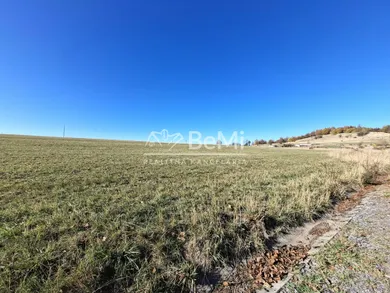 Na predaj pozemok, Nevoľné