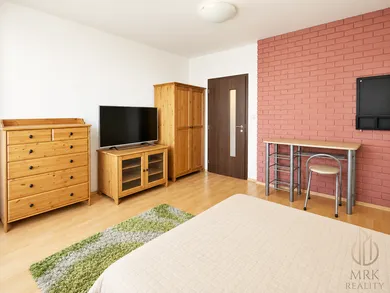 Na predaj 1-izbový byt, 31 m², Bratislava-Petržalka, Šustekova