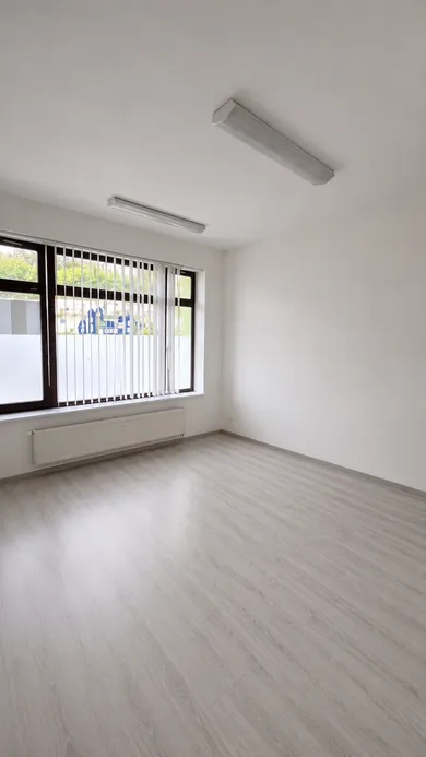 Na prenájom komerčné, 97 m², Banská Bystrica, Nad plážou