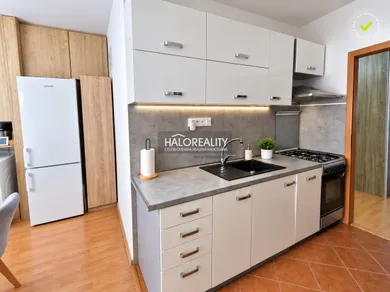 Mieszkania na sprzedaż, 3-pokojowe, Prievidza · €112 000