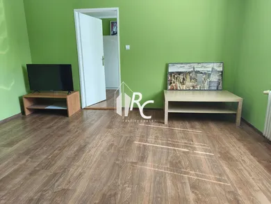 Na prenájom 2-izbový byt, 67 m², Martin, Štúrovo Námestie