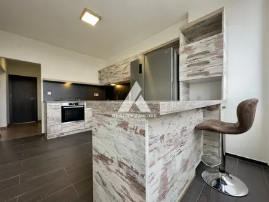Na predaj 4-izbový byt, 88 m², Bratislava-Petržalka, Röntgenova