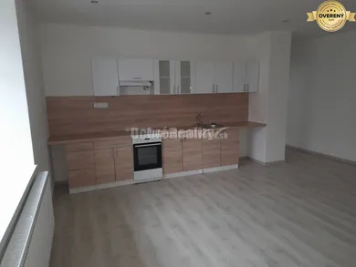 Квартири в оренду, 3-кімнатні, Nové Zámky · €580