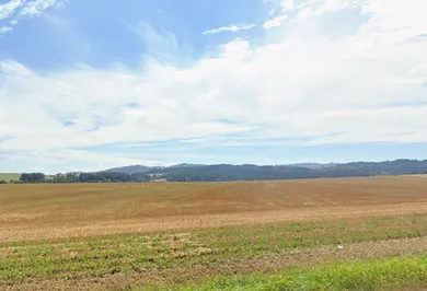 Na predaj pozemok, Dubové