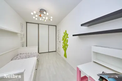 Na predaj 3-izbový byt, 91 m², Bratislava-Karlova Ves, Majerníkova