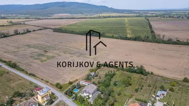 Na predaj pozemok, Sečovce