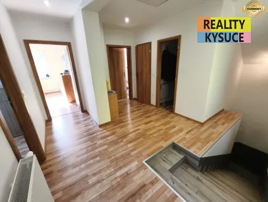Na predaj 5-izbový dom, 180 m², Svrčinovec
