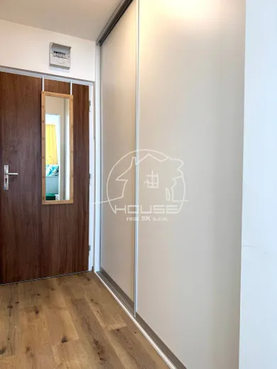 Na prenájom 1-izbový byt, 25 m², Bratislava-Nové Mesto, Kominárska